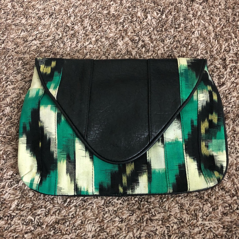 Women’s larger okay print clutch